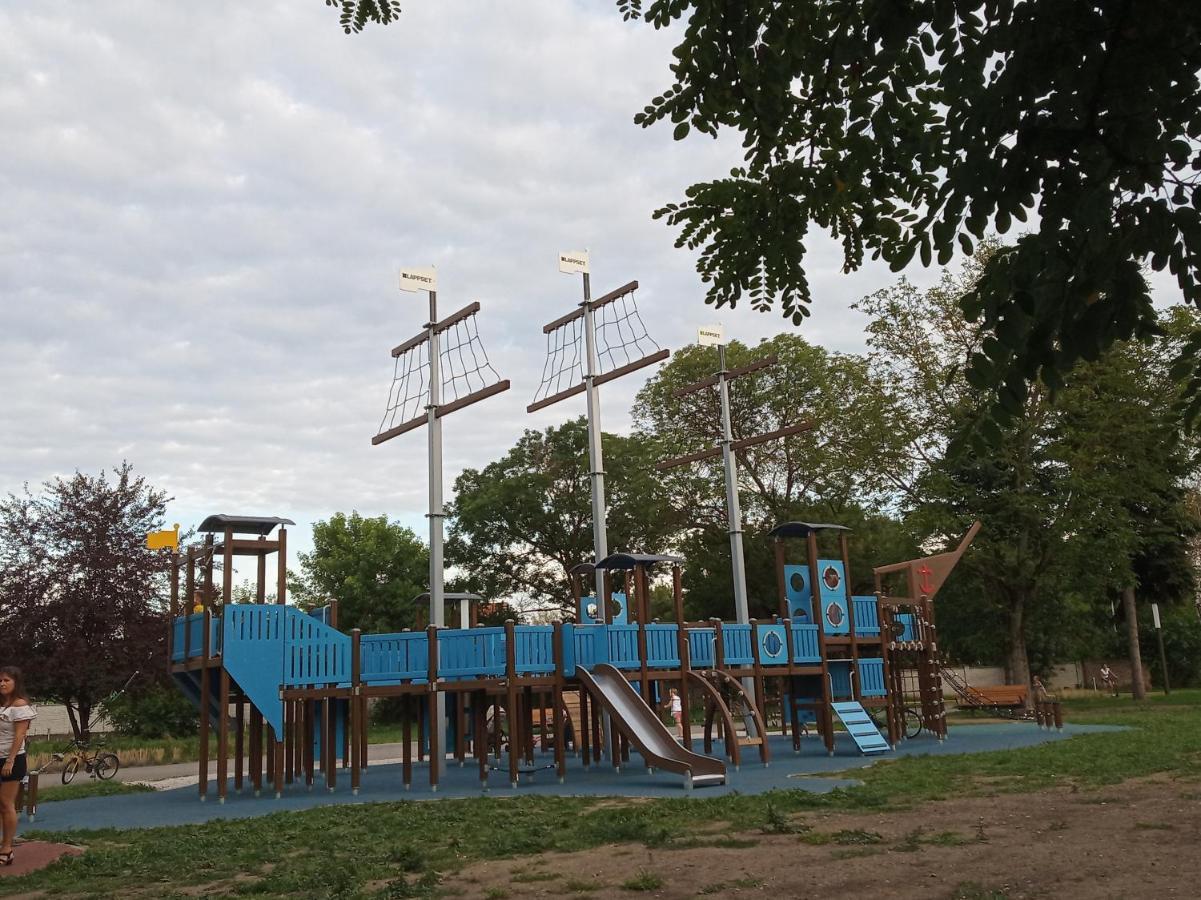 Bazsi Apartman Hajduszoboszlo Luaran gambar