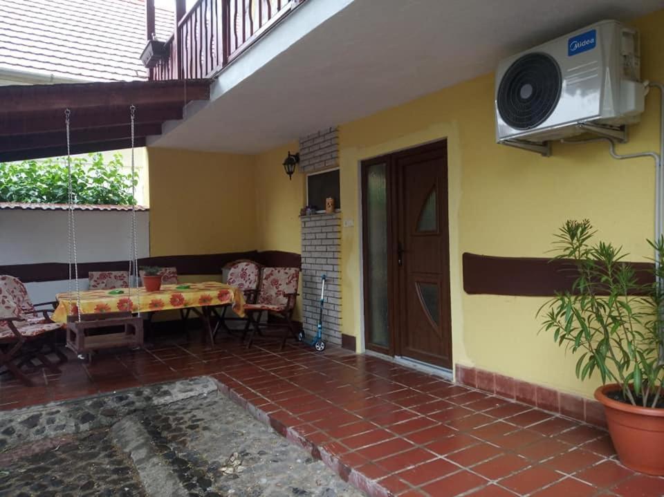 Bazsi Apartman Hajduszoboszlo Luaran gambar