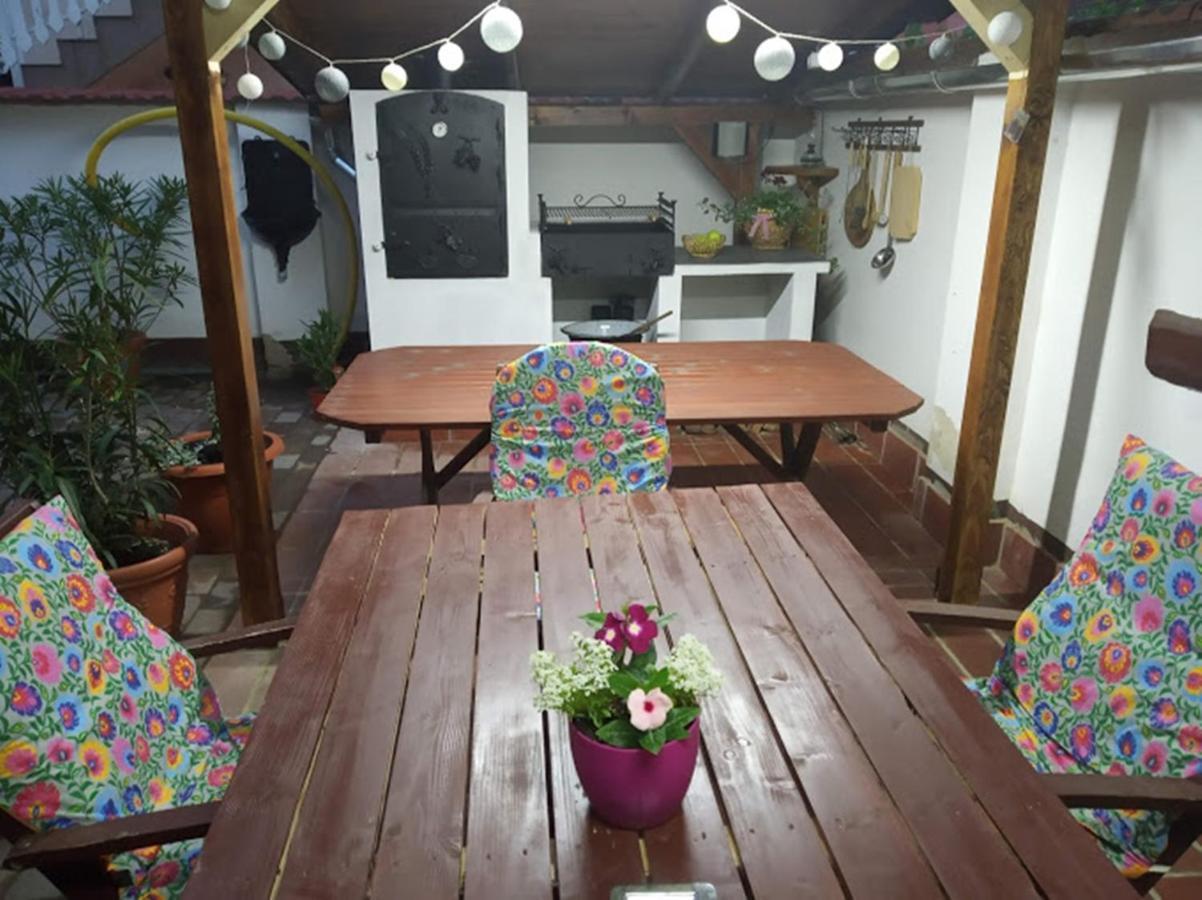 Bazsi Apartman Hajduszoboszlo Luaran gambar