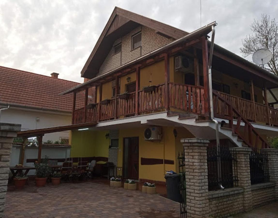 Bazsi Apartman Hajduszoboszlo Luaran gambar