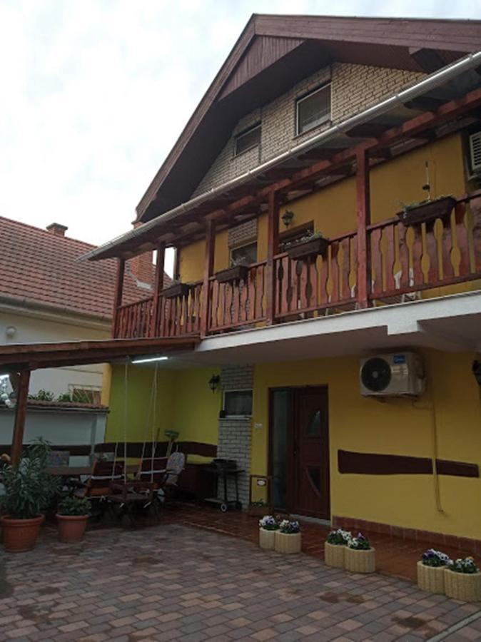 Bazsi Apartman Hajduszoboszlo Luaran gambar