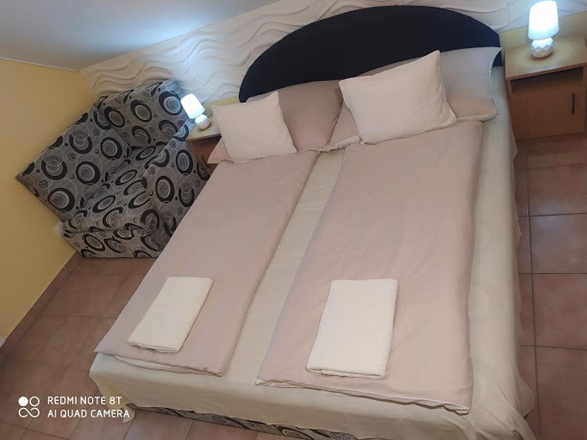 Bazsi Apartman Hajduszoboszlo Luaran gambar