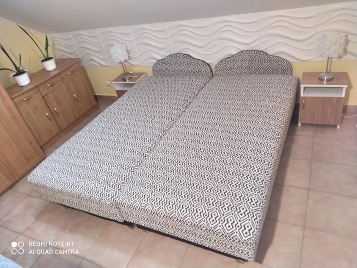 Bazsi Apartman Hajduszoboszlo Luaran gambar