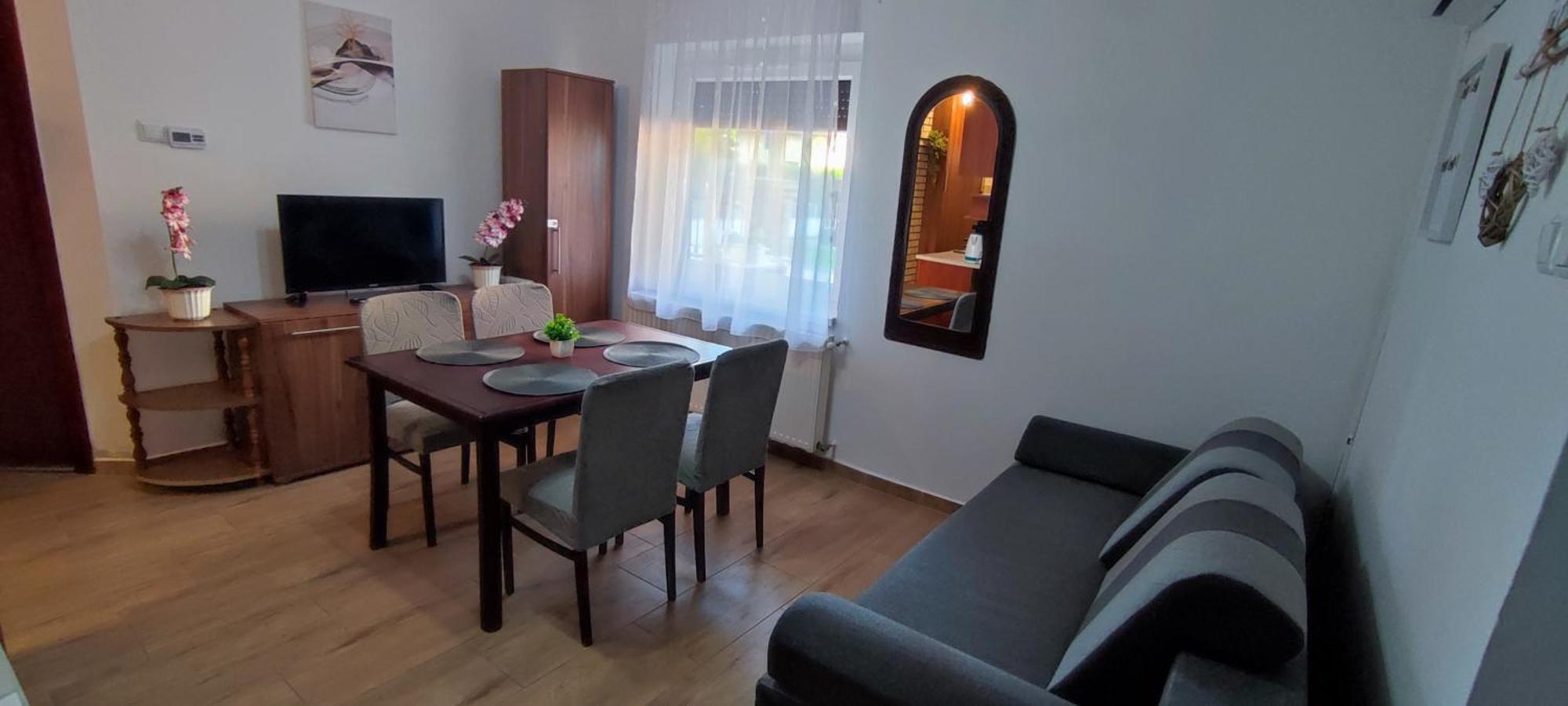 Bazsi Apartman Hajduszoboszlo Luaran gambar