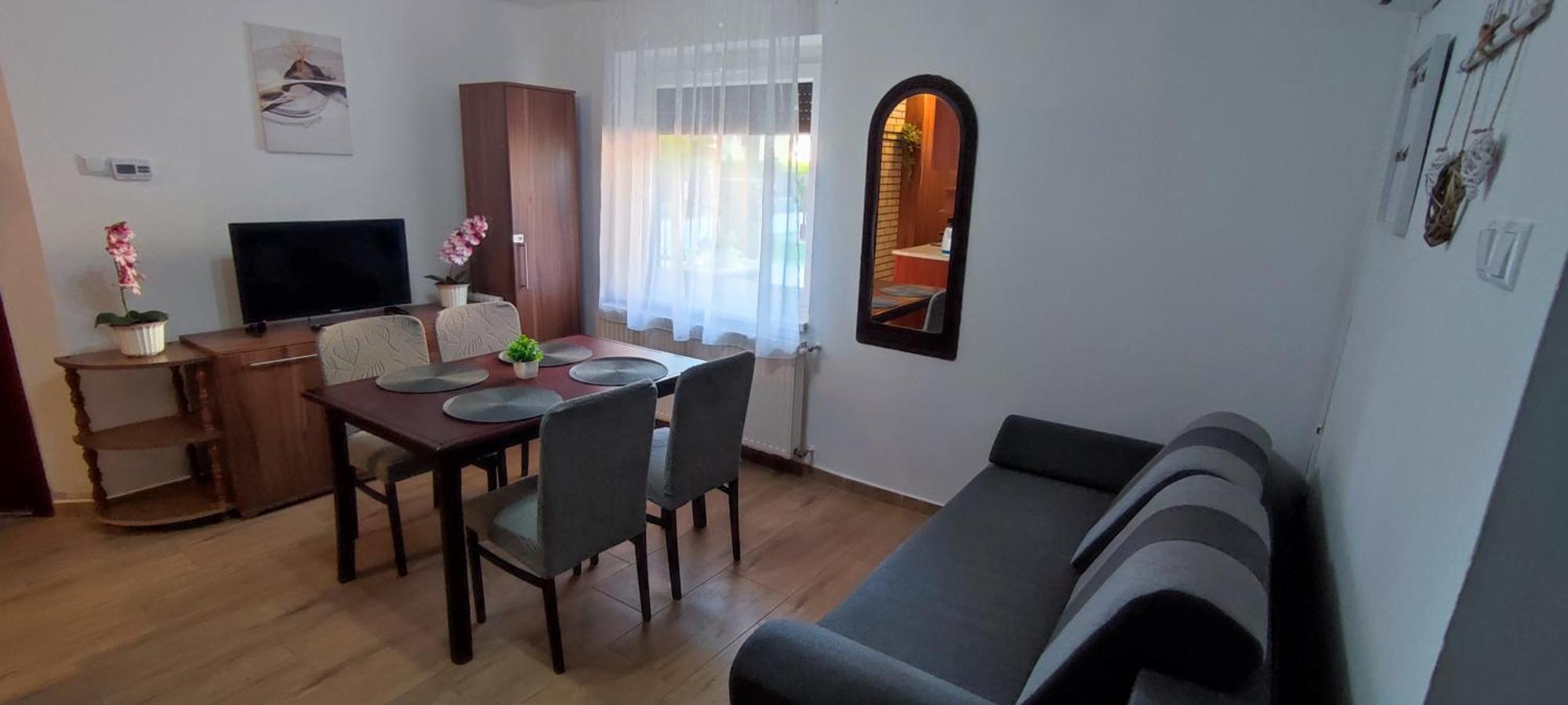 Bazsi Apartman Hajduszoboszlo Luaran gambar